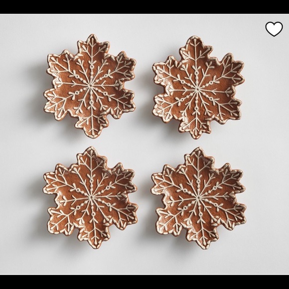 Pottery Barn Gingerbread snowflake plates (4) - Picture 4 of 4